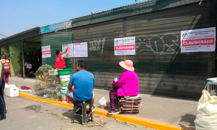 Trujillo: Clausuran 30 puestos por usar calle para exhibir sus productos