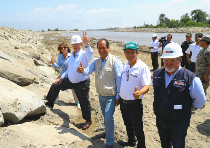 Presidente Kuczynski inspeccionó obras de prevención en el río Virú