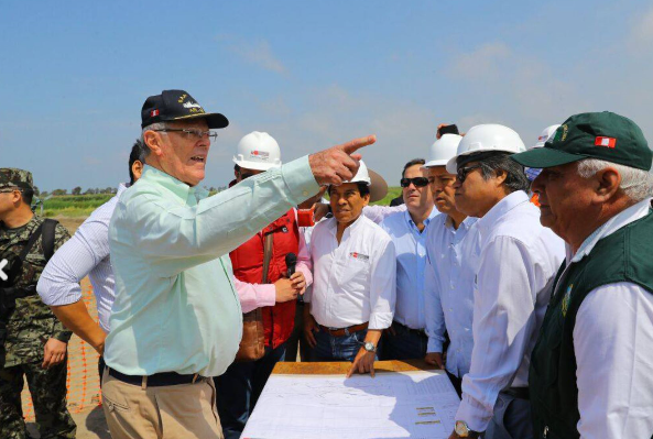 Trujillo: PPK supervisa trabajos de limpieza y encauzamiento del río Virú