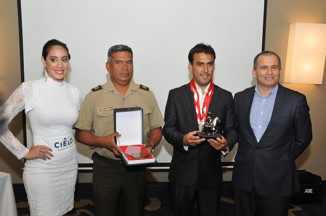  Reconocimiento del Grupo AJE a destacadas personalidades de la Marinera en Trujillo