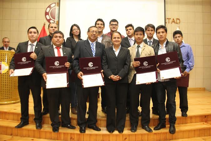 Cámara de Comercio distingue a ingenieros egresados de la UNT 