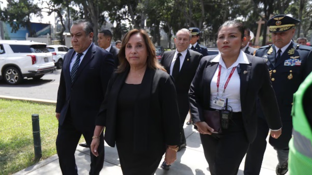 Dina Boluarte decreta duelo nacional por muerte del papa Francisco