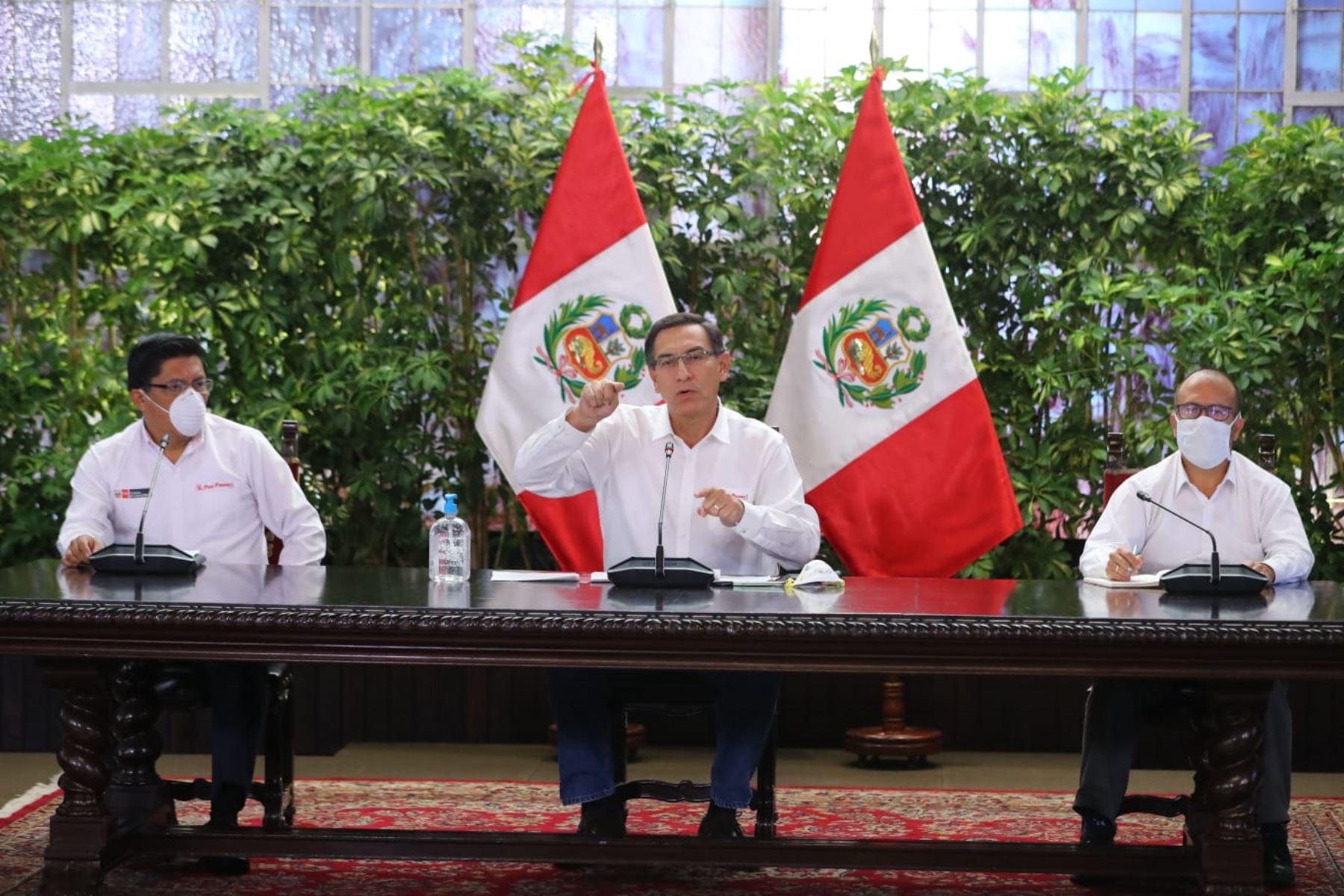 Presidente Vizcarra anuncia que varones y mujeres saldrán tres veces a la semana