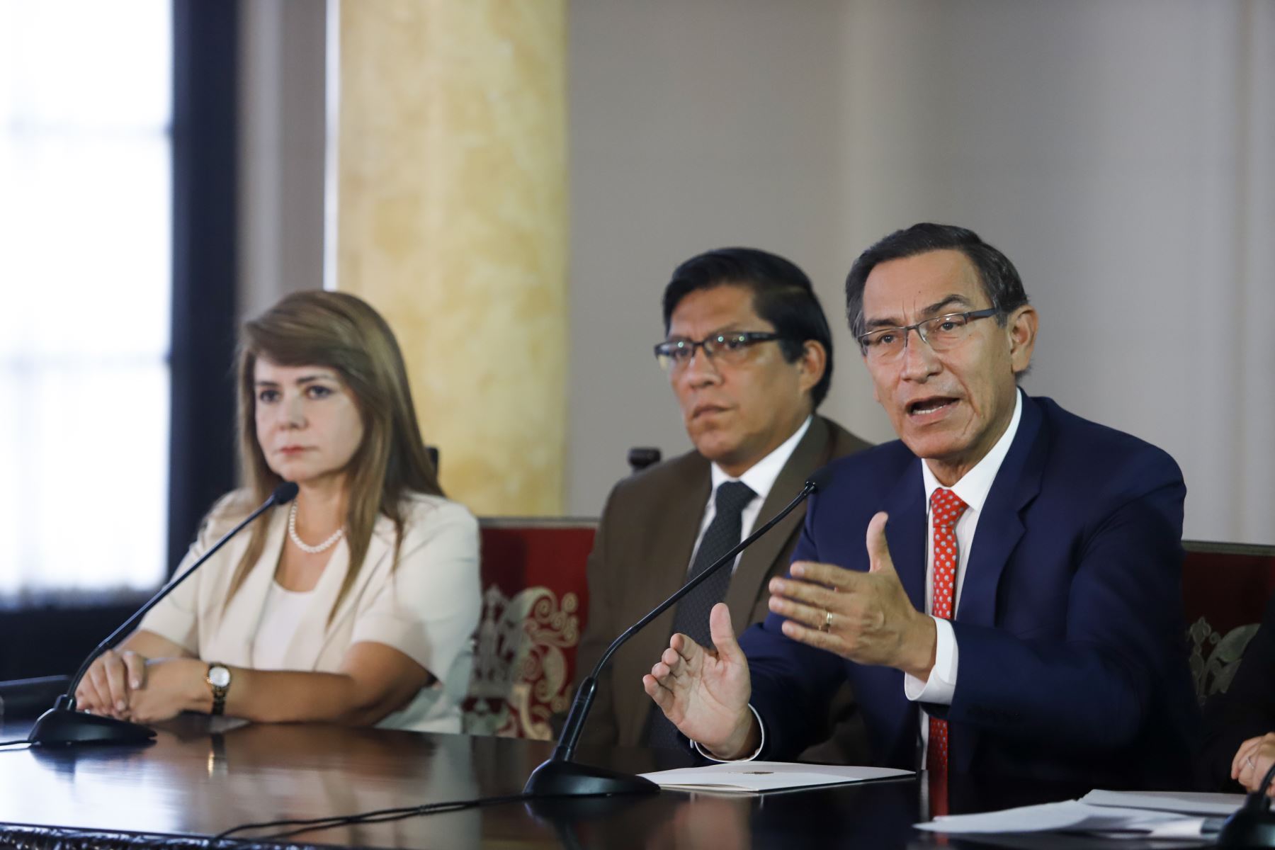 Medidas ante el coronavirus no contemplarán cierre de comercios, farmacias ni bancos