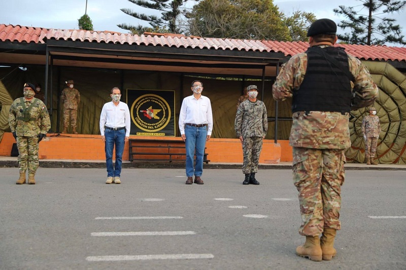 Presidente Vizcarra agradece profesionalismo y disciplina de las Fuerzas Armadas