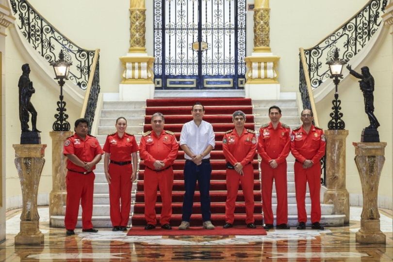 Gobierno expresa respaldo a labores de bomberos y se compromete a mejorar su equipamiento