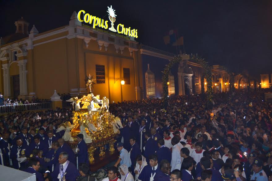Trujillo: un mar de fieles acompañaron el  Corpus Christi Arquidiocesano