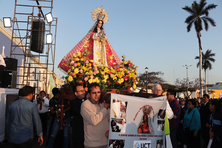 Clausuran congreso universitario con pasacalle en defensa de la vida