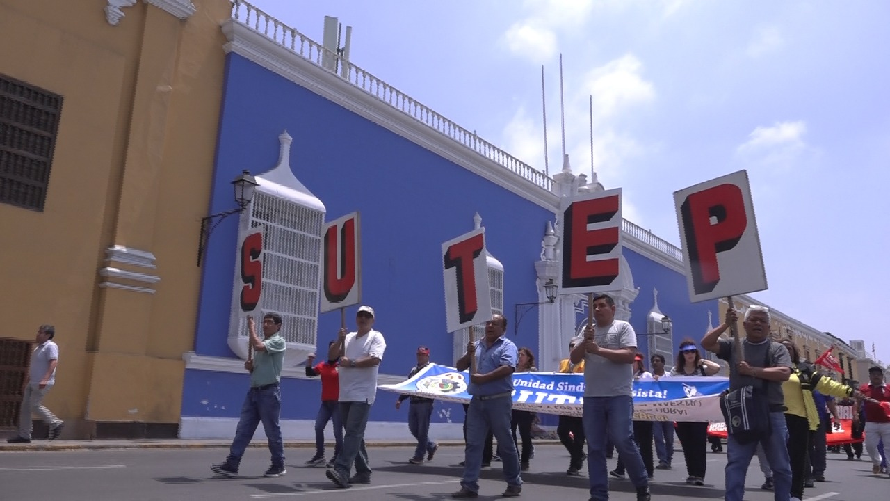 Trujillo: profesores del Sutep acatan paro exigiendo aumento de presupuesto para educación