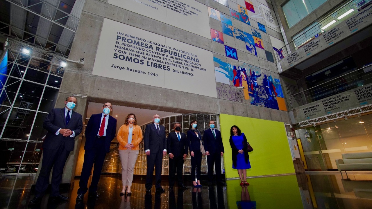 España dona mil libros a la Biblioteca Nacional del Perú 