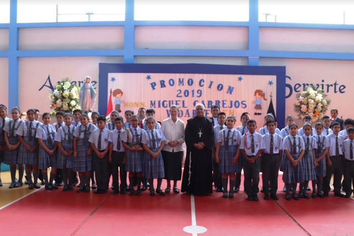 Trujillo: arzobispo apadrina promoción escolar en colegio de La Esperanza