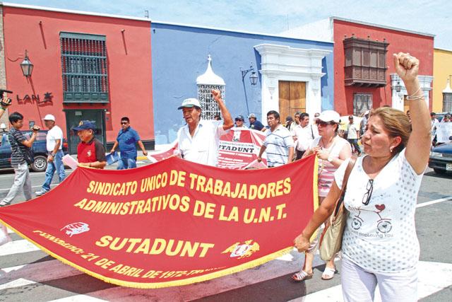 Trabajadores administrativos de la UNT anuncian paro de 48 horas
