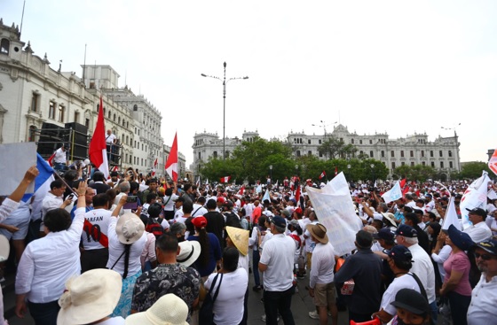 Ciudadanos de diversas regiones marchan por las calles del Centro de Lima 