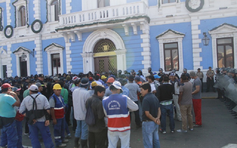 Dos trabajadores de la Municipalidad de Trujillo resultaron heridos tras protestas