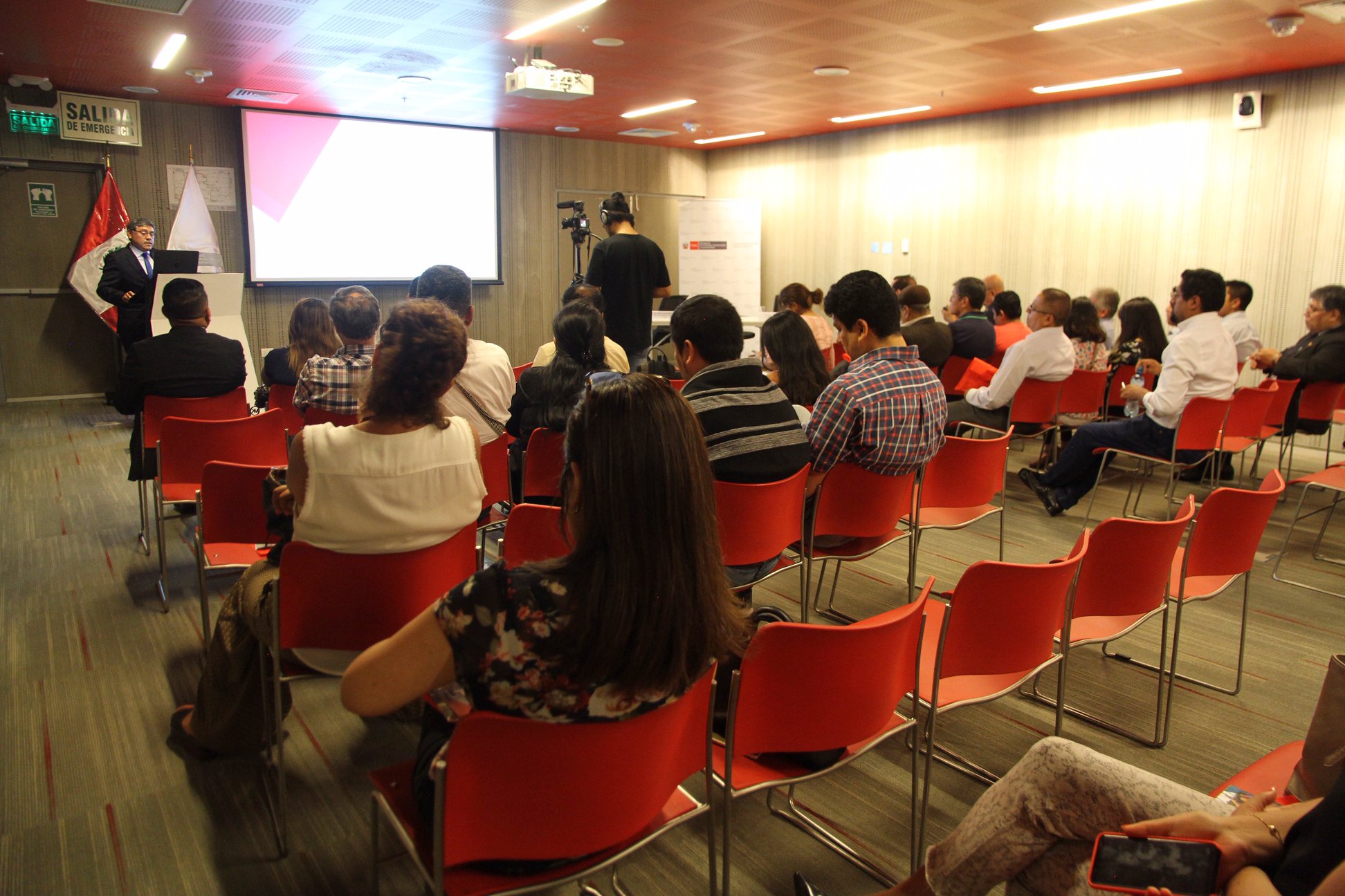 Ministerio de Vivienda estandarizará requisitos para planificación y ejecución de proyectos de pavimentación de vías