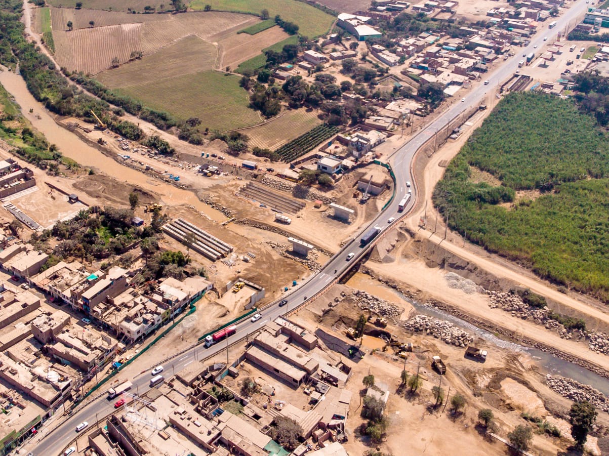 Inician trabajos de instalación de vigas del nuevo puente Virú 