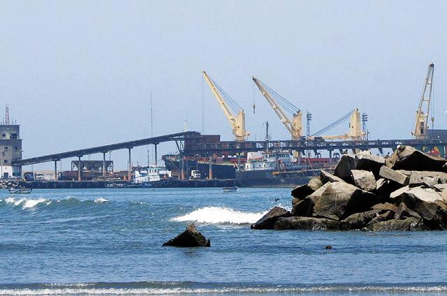 Puerto de Salaverry sigue cerrado por tercer día debido a oleajes irregulares