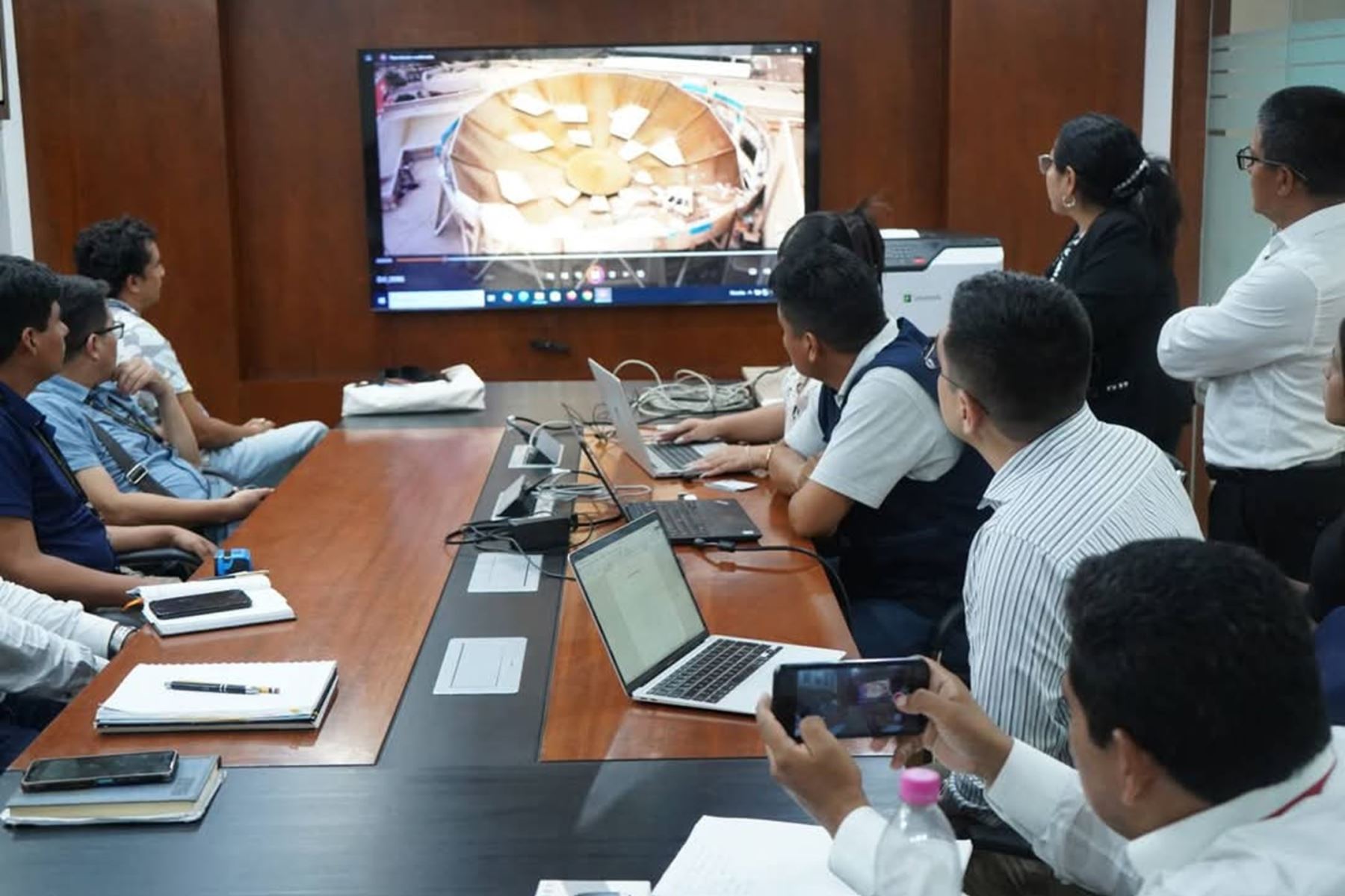 Nueve peritos participan de investigación por colapso del techo en Real Plaza