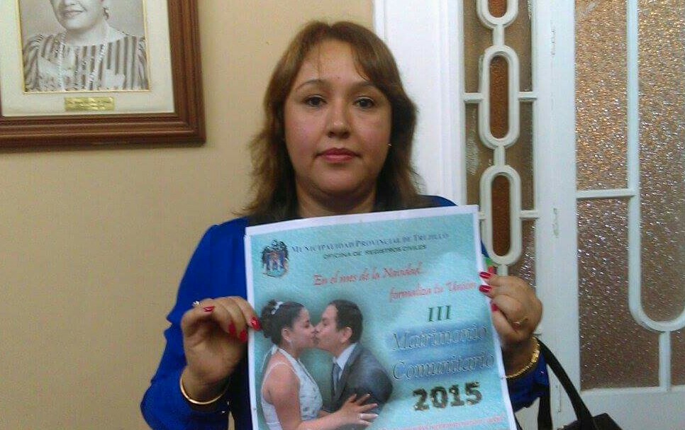 Más de cien parejas se unieron en matrimonios comunitarios