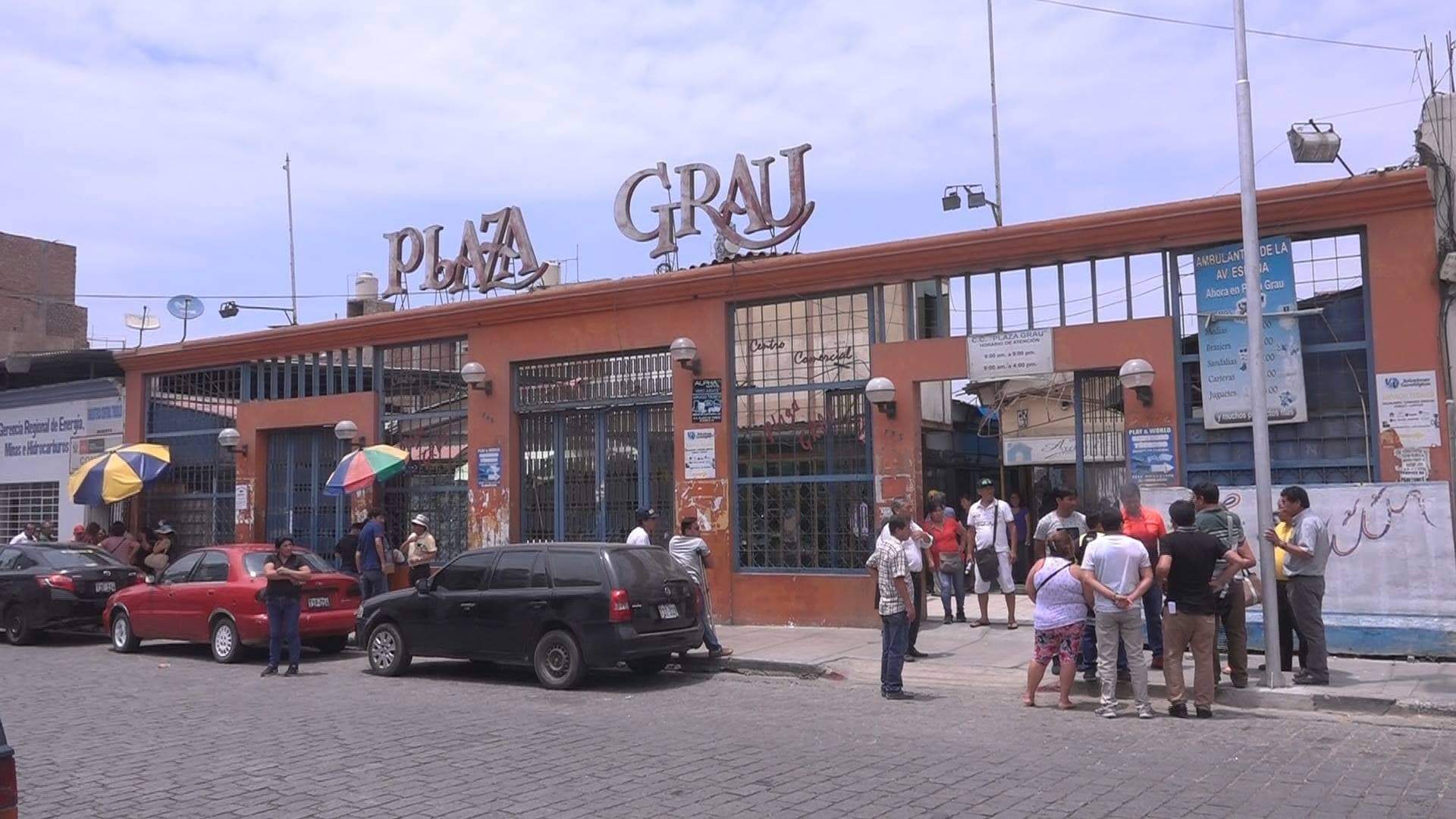 Propietarios de puestos en Plaza Grau se niegan a alquilarles a ambulantes trujillanos