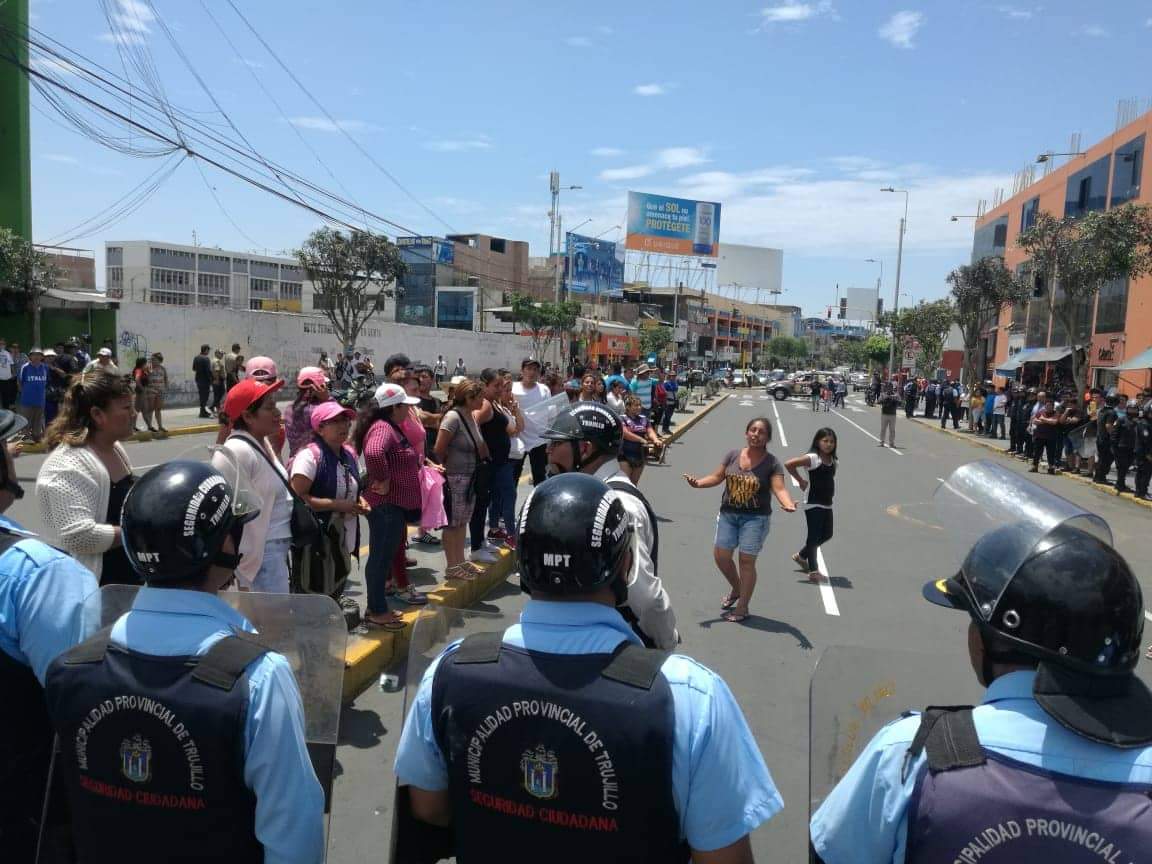 Trujillo: ambulantes quieren volver a invadir av. España