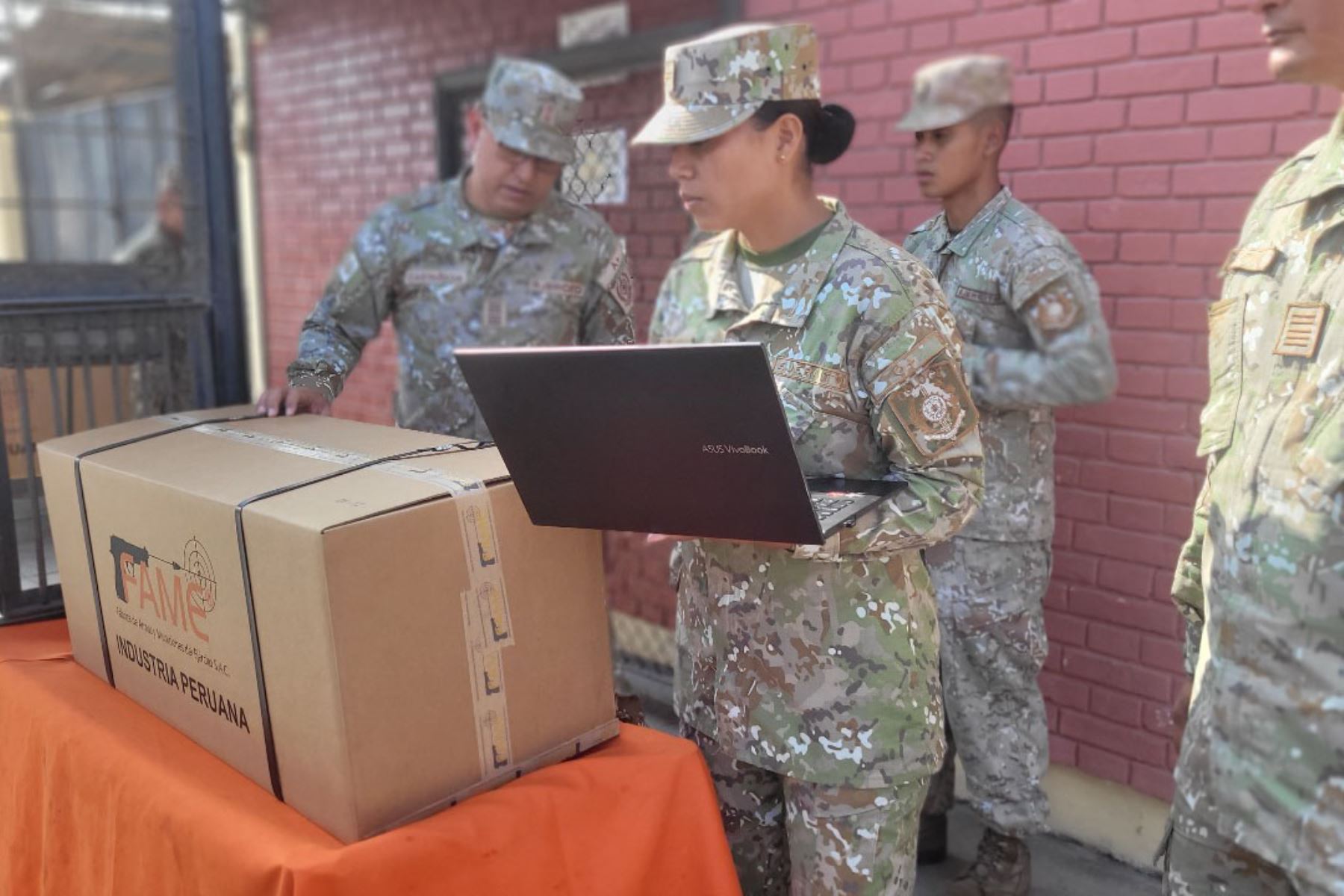 Rechazan supuestas irregularidades en compra de fusiles ARAD-7