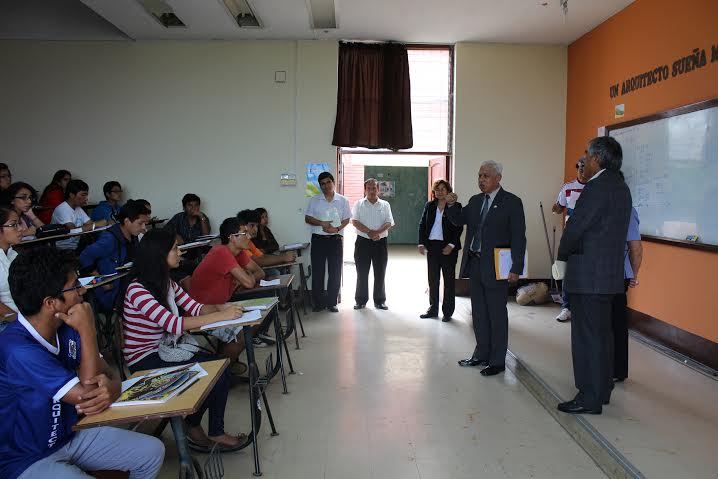 Rector de la UNT inicia diálogo con estudiantes