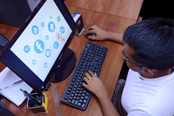 Mensajes mal redactados en redes sociales arriesgan reputación de empresas