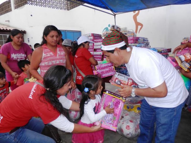 Más de 5 mil juguetes recibieron niños de Víctor Larco