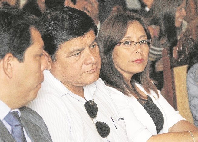 Regidor Sánchez Arteaga cuestiona que gerenta edil reciba dos sueldos del Estado