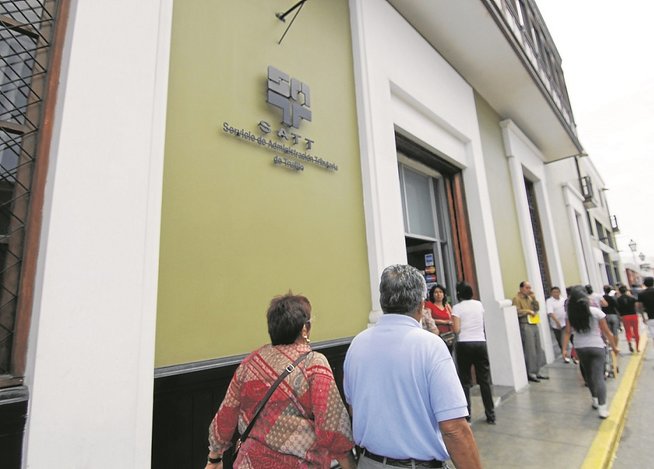 Trujillo: regidora pide retiro de 21 funcionarios de confianza del alcalde Elidio Espinoza