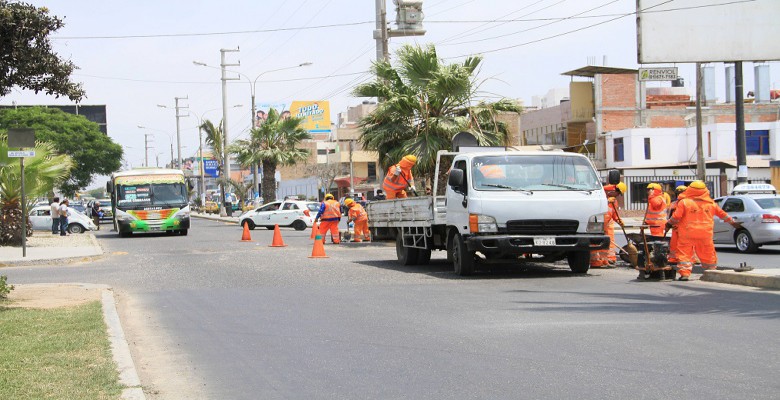 Municipio de Trujillo inicia rehabilitación de vías a lo largo de recorrido del Papa  
