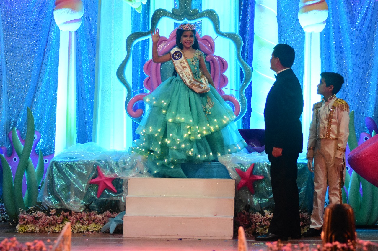 Coronan a Liz Angélica Mera como reina infantil del 68° Festival de la Primavera