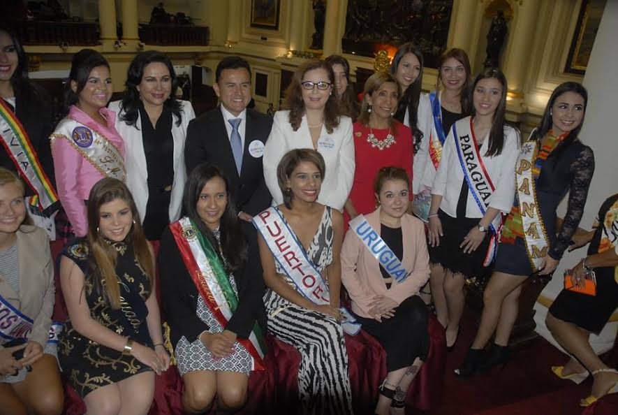 Reinas y bastoneras del 66° Festival de la Primavera visitaron el Congreso