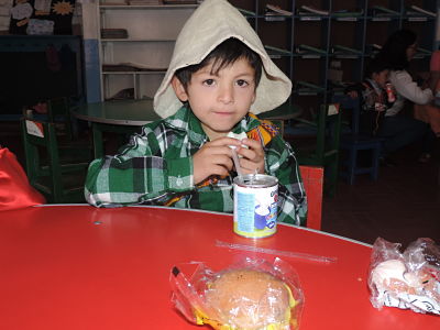 Qali Warma reparte más de 4,5 millones de desayunos y almuerzos diarios a escolares  del país