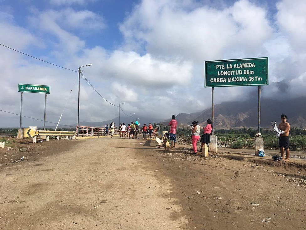 Restringen paso de puente provisional que conecta Trujillo y Virú
