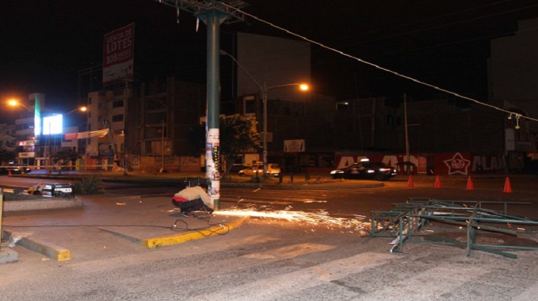 Retiran paneles publicitarios ubicados en áreas verdes de Trujillo