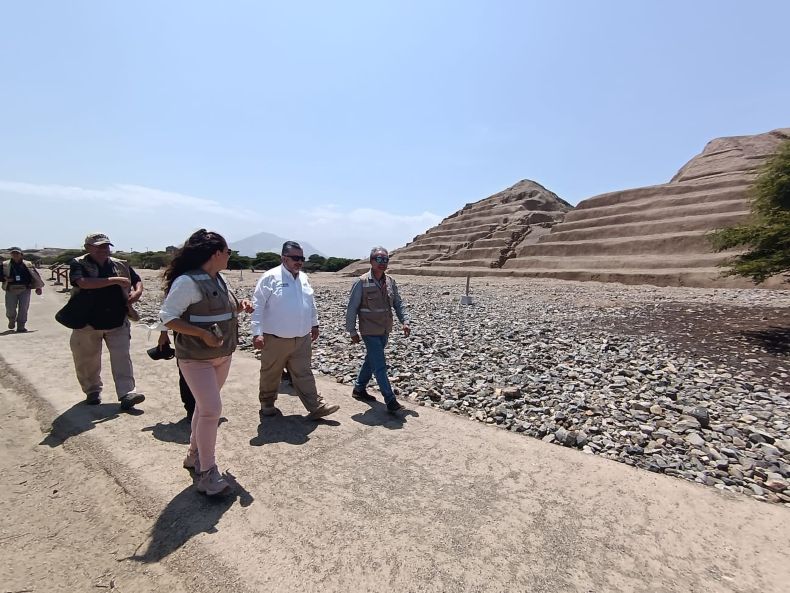 Ministro de Cultura realiza visita de trabajo a sitios arqueológicos de la región La Libertad