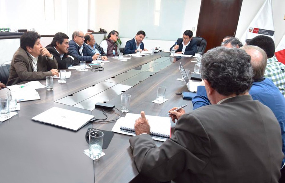 Titular del MTC se reunió con principales gremios de transporte del país