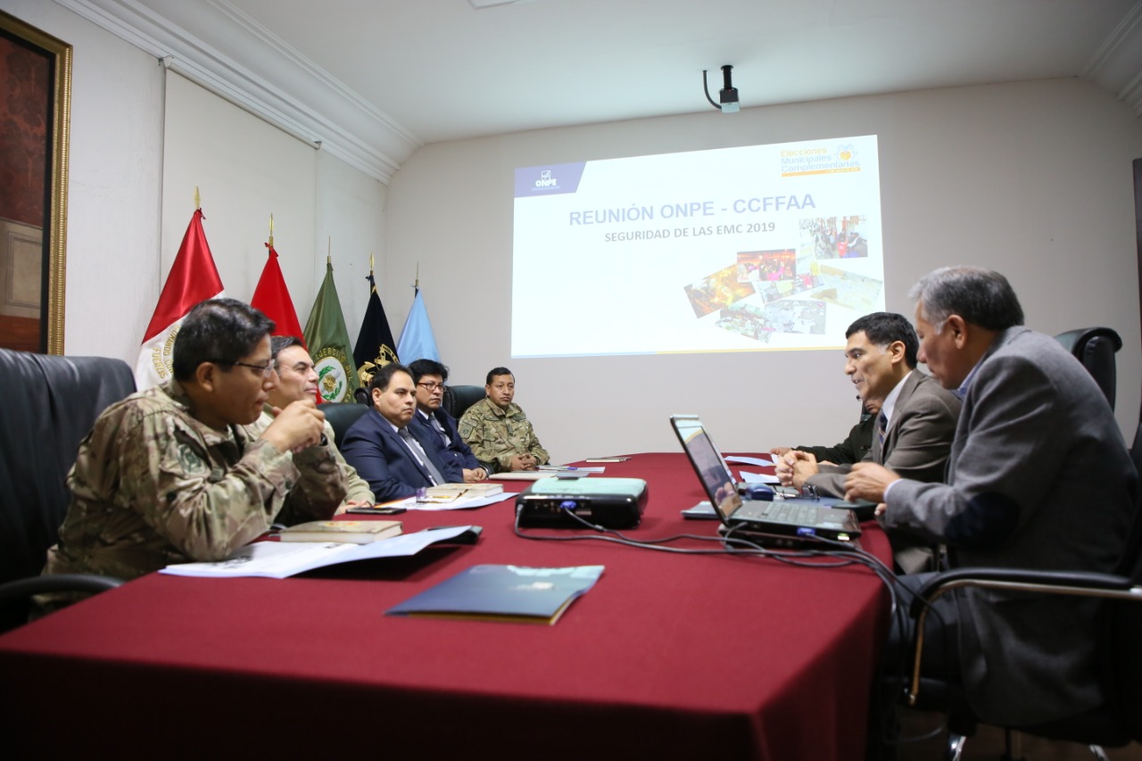 Onpe coordina con Fuerzas Armadas acciones para despliegue y repliegue del material electoral