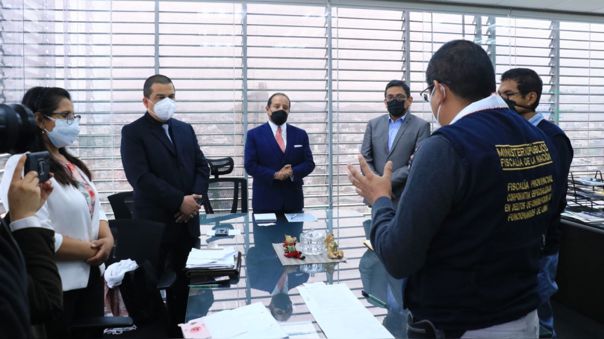 Fiscalía realiza diligencia en el Ministerio de Educación tras filtración de examen de profesores