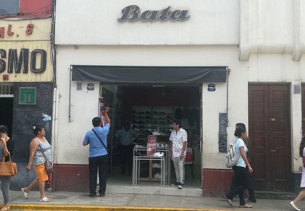 Trujillo: roban tienda de zapatos en pleno centro histórico