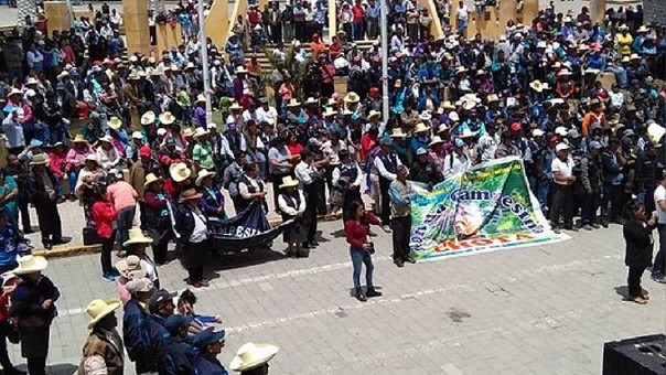 Ronderos impiden la salida de trabajadores de Fiscalía como protesta en Santiago de Chuco