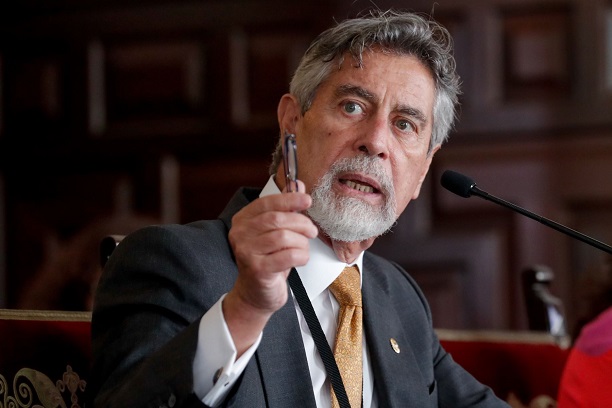 Presidente Sagasti expresa su indignación por caso de funcionarios vacunados 