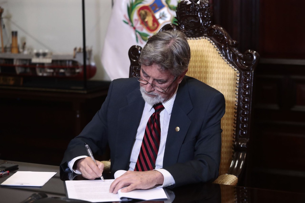 Presidente Sagasti suscribió Pacto de Lucha contra la Violencia hacia las Mujeres