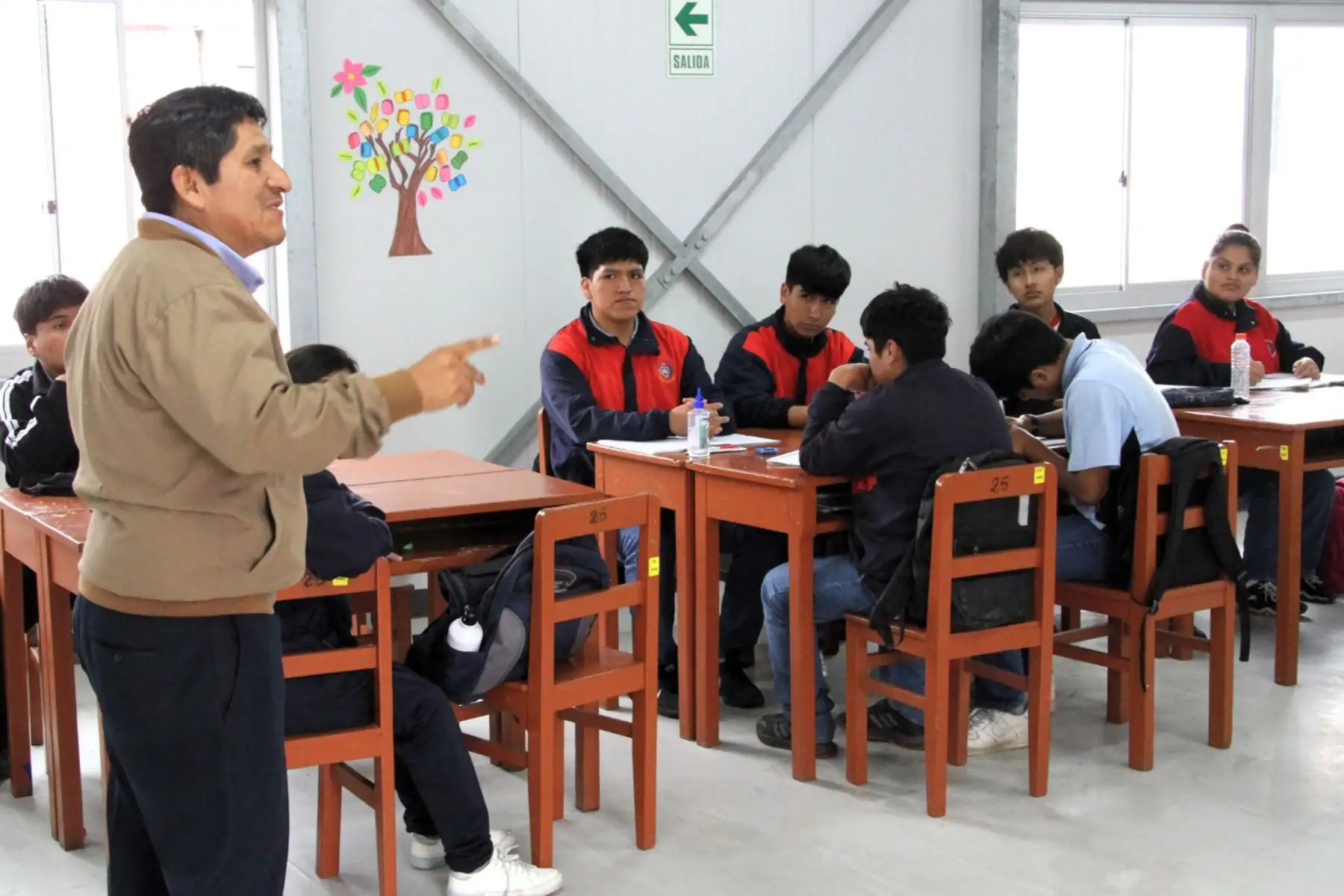 Comisión aprueba dictámenes para incremento salarial de docentes