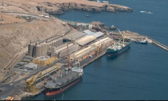 Veinte puertos del litoral peruano cerrados por oleajes ligeros