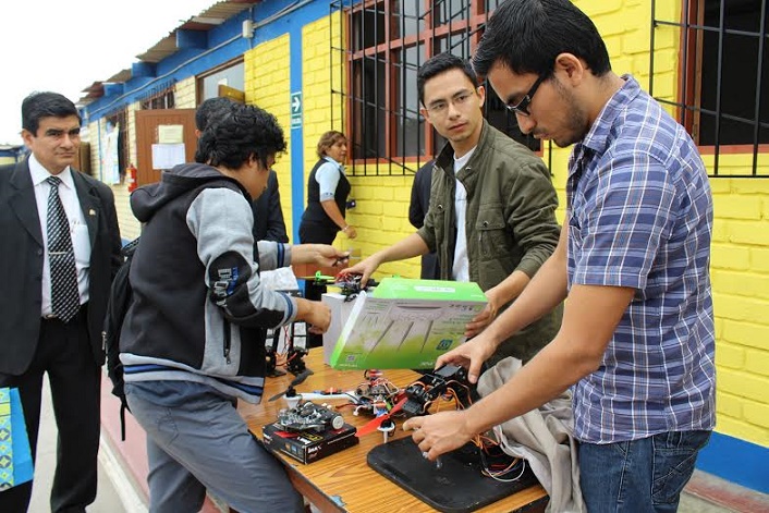 Inauguran aula de robótica en colegio Rafael Narváez
