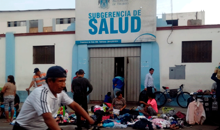 Ambulantes invaden exteriores de Subgerencia de Salud de la Municipalidad Provincial de Trujillo