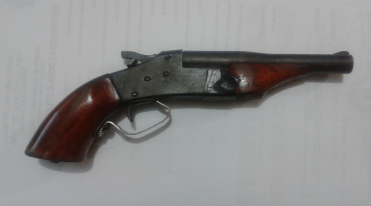 Sujeto amenazaba con arma de fuego a conviviente e hija